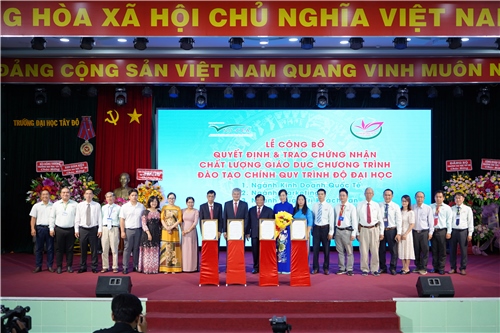 Trường Đại học Tây Đô nhận giấy chứng nhận kiểm định 04 chương trình đào tạo đại học